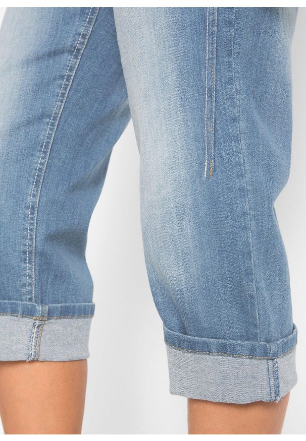 bonprix - Dżinsy rybaczki Slim Fit, mid waist, bawełna. Kolor: niebieski