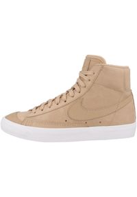 Buty do chodzenia damskie Nike Blazer Mid Prm. Zapięcie: sznurówki. Kolor: brązowy. Materiał: materiał. Szerokość cholewki: normalna. Sport: turystyka piesza #1