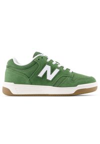 Buty dziecięce New Balance PSB480SA – zielone. Okazja: na uczelnię, na co dzień. Kolor: zielony. Materiał: zamsz. Szerokość cholewki: normalna. Sport: turystyka piesza
