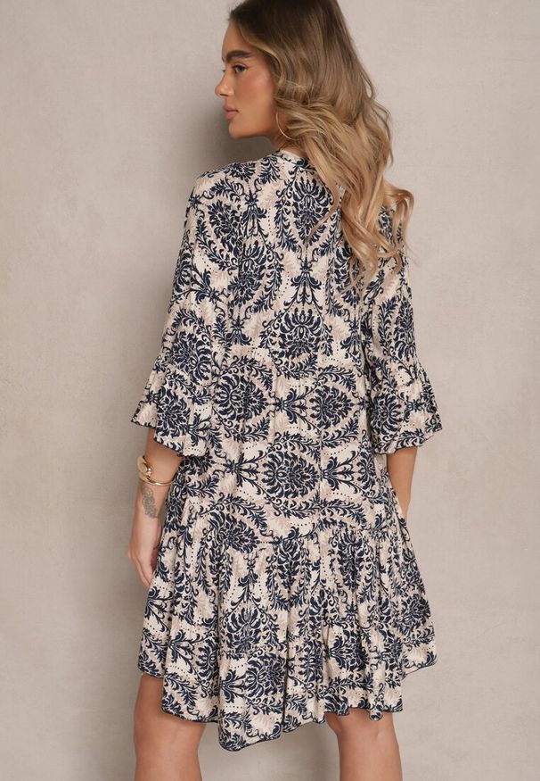 Renee - Granatowa Bawełniana Sukienka o Rozkloszowanym Kroju w Ornamentalny Print Laniwea. Okazja: na co dzień. Kolor: niebieski. Materiał: bawełna. Wzór: nadruk. Styl: casual