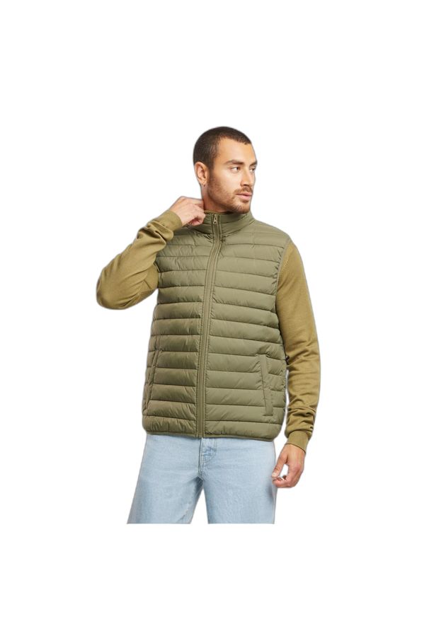 Podstawowa kamizelka puchowa Urban Classics. Kolor: zielony. Materiał: puch. Długość rękawa: bez rękawów. Styl: elegancki