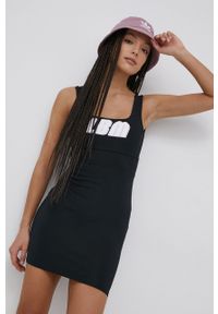 LABELLAMAFIA - LaBellaMafia sukienka kolor czarny mini dopasowana. Kolor: czarny. Materiał: dzianina. Wzór: nadruk. Typ sukienki: dopasowane. Długość: mini #2