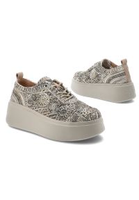 Sneakersy damskie Filippo, cholewka z materiału tekstylnego z ozdobnym haftem wiązany fason na solidnej platformie, khaki, DP7799/26. Kolor: zielony. Materiał: materiał. Szerokość cholewki: normalna. Wzór: haft. Obcas: na platformie #4