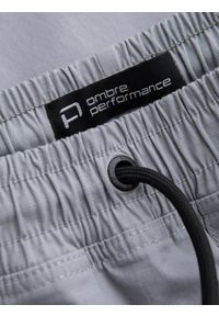 Ombre Clothing - Spodnie męskie JOGGERY z odstającymi i zapinanymi kieszeniami cargo - jasnoszare V8 - Rozmiar: M. Kolor: szary. Materiał: guma, tkanina, elastan, bawełna. Wzór: nadruk #11