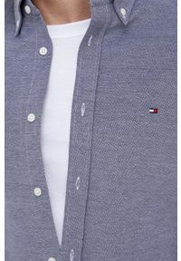 TOMMY HILFIGER - Tommy Hilfiger koszula bawełniana męska kolor granatowy slim z kołnierzykiem button-down. Typ kołnierza: button down. Kolor: niebieski. Materiał: bawełna. Wzór: aplikacja #4