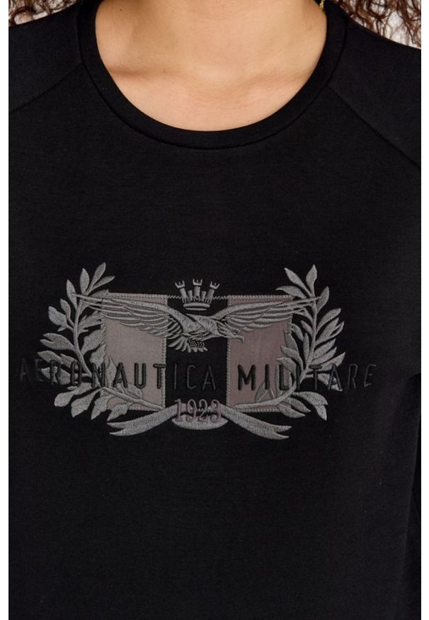 Aeronautica Militare - AERONAUTICA MILITARE Czarna bluza damska z dużym haftowanym logo, Rozmiar XS. Kolor: czarny. Materiał: wiskoza. Wzór: haft