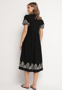 Born2be - Czarna Bawełniana Sukienka Boho o Rozkloszowanym Kroju Zdobiona Haftem Lannivra. Okazja: na co dzień, na imprezę. Typ kołnierza: dekolt w kształcie V. Kolor: czarny. Materiał: bawełna. Wzór: aplikacja, haft. Sezon: lato. Typ sukienki: rozkloszowane. Styl: boho #5