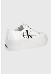 Calvin Klein Jeans tenisówki damskie kolor biały. Nosek buta: okrągły. Zapięcie: sznurówki. Kolor: biały. Materiał: guma. Obcas: na platformie #2