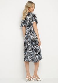 Born2be - Czarna Kopertowa Sukienka z Bawełną o Rozkloszowanym Kroju z Paskiem Aulinea. Okazja: na co dzień, na spacer. Typ kołnierza: dekolt kopertowy, dekolt w kształcie V. Kolor: czarny. Materiał: bawełna. Typ sukienki: kopertowe. Styl: casual, elegancki #3