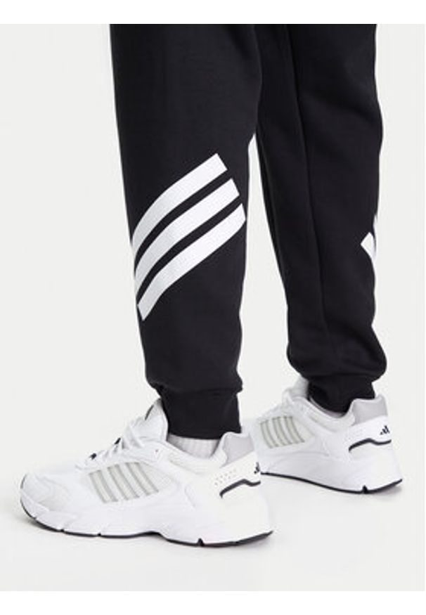 Adidas - adidas Spodnie dresowe Future Icons 3-Stripes JD4863 Czarny Regular Fit. Kolor: czarny. Materiał: syntetyk, bawełna