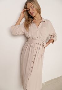 Born2be - Jasnobeżowa Bawełniana Sukienka Koszulowa w Stylu Safari z Wiązanym Paskiem Atusea. Okazja: na co dzień. Typ kołnierza: typu klepsydra. Kolor: beżowy. Materiał: bawełna. Typ sukienki: koszulowe. Styl: casual, elegancki #6