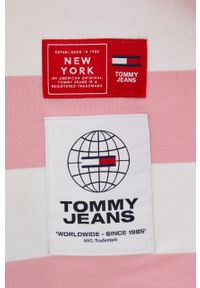 Tommy Jeans t-shirt bawełniany DW0DW12528.PPYY kolor różowy z kołnierzykiem. Kolor: różowy. Materiał: bawełna. Długość rękawa: krótki rękaw. Długość: krótkie. Wzór: nadruk, aplikacja #5