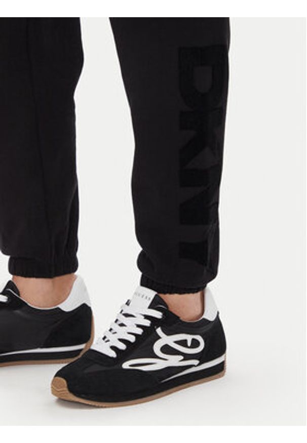 DKNY Spodnie dresowe DP5P3585 Czarny Regular Fit. Kolor: czarny. Materiał: syntetyk