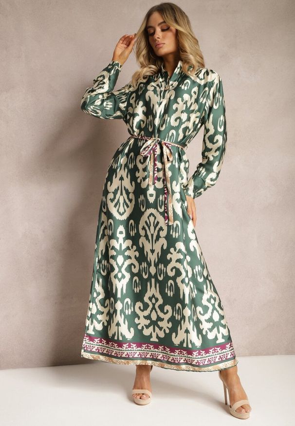 Renee - Zielona Pudełkowa Sukienka Satynowa z Paskiem w Talii w Ornamentalny Print Tarosa. Kolor: zielony. Materiał: satyna. Wzór: nadruk