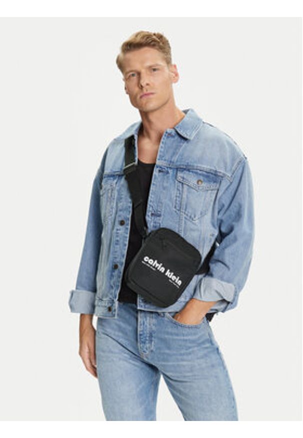 Calvin Klein Saszetka LV04G3180G Czarny. Kolor: czarny. Materiał: materiał, poliester