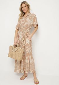 Born2be - Beżowa Koszulowa Sukienka z Wiskozy w Kwiatowy Wzór z Kieszeniami Eramira. Okazja: na co dzień. Kolor: beżowy. Materiał: wiskoza. Długość rękawa: długi rękaw. Wzór: kwiaty. Sezon: lato. Typ sukienki: koszulowe. Styl: casual, elegancki #1