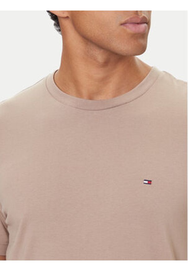 TOMMY HILFIGER - Tommy Hilfiger T-Shirt Ess Seasonal MW0MW39995 Beżowy Regular Fit. Kolor: beżowy. Materiał: bawełna