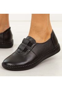 POTOCKI - Czarne skórzane półbuty damskie Potocki 15315. Okazja: na co dzień, na spacer. Nosek buta: okrągły. Zapięcie: bez zapięcia. Kolor: czarny. Materiał: skóra. Szerokość cholewki: normalna. Sezon: wiosna, lato, jesień. Styl: casual, klasyczny, elegancki #1