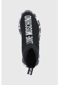 Love Moschino Buty kolor czarny na platformie. Nosek buta: okrągły. Kolor: czarny. Materiał: guma. Szerokość cholewki: normalna. Obcas: na platformie