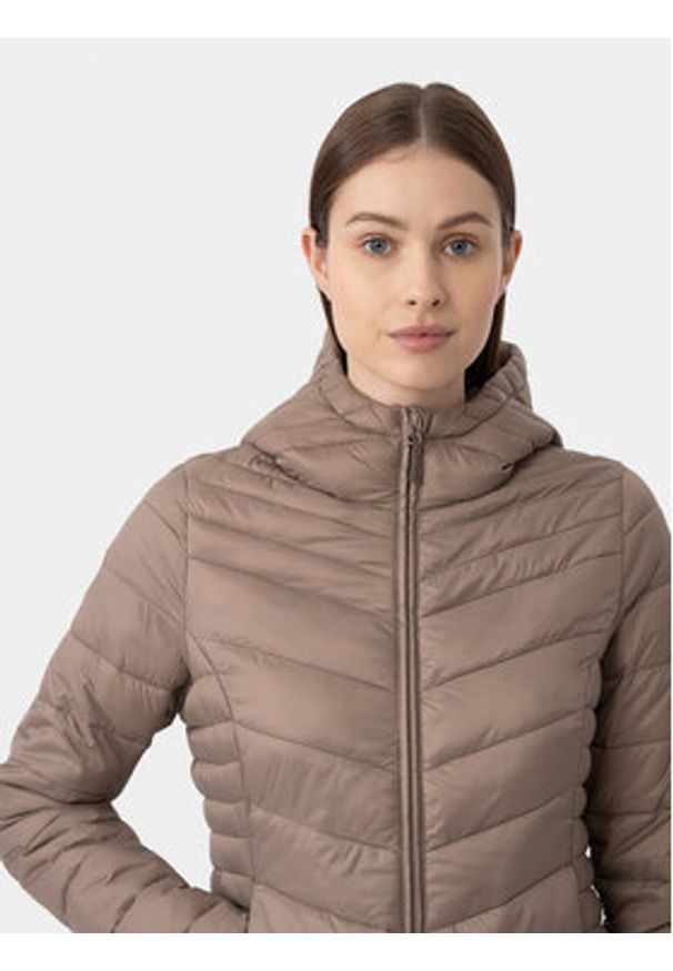 4f - 4F Kurtka przejściowa 4FAW23TDJAF225 Brązowy Slim Fit. Kolor: brązowy. Materiał: syntetyk