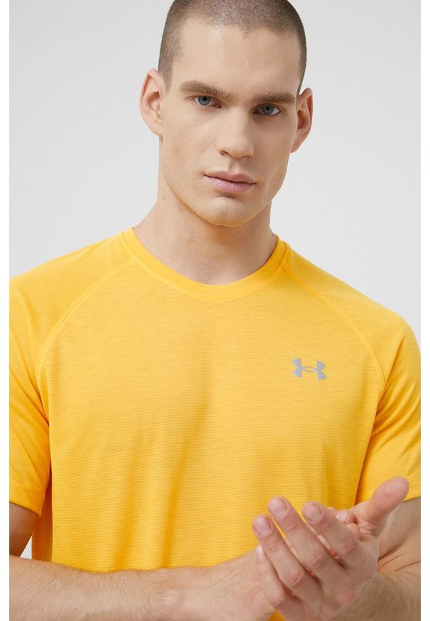 Under Armour T-shirt męski kolor żółty z nadrukiem. Kolor: żółty. Materiał: dzianina. Długość rękawa: raglanowy rękaw. Wzór: nadruk