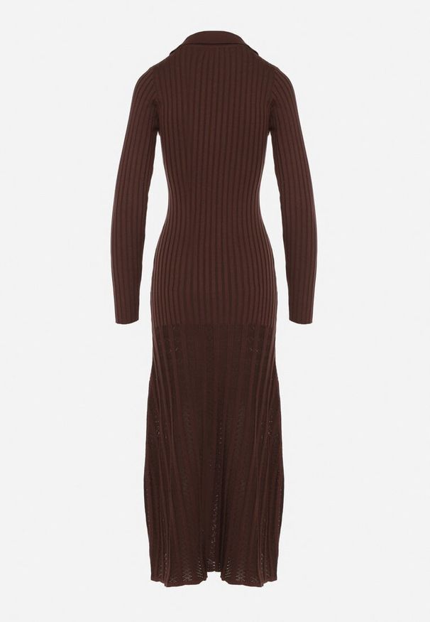 Born2be - Brązowa Wiskozowa Sukienka Sweterkowa z Guzikami i Kołnierzykiem Delarria. Okazja: na co dzień. Kolor: brązowy. Materiał: wiskoza. Styl: klasyczny, casual, elegancki. Długość: midi