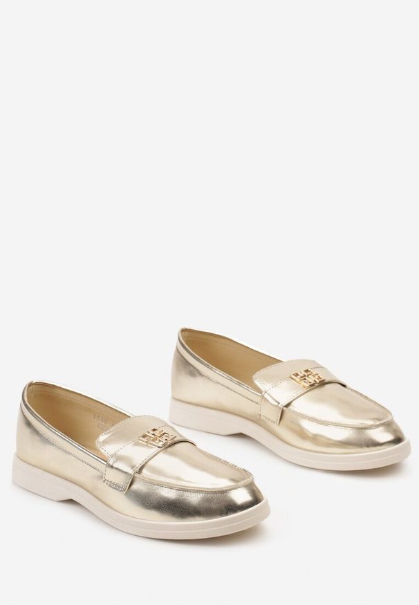 Renee - Złote Mokasyny Loafersy z Minimalistyczną Klamrą Nanahla. Okazja: na co dzień. Zapięcie: klamry. Kolor: złoty. Styl: elegancki, casual