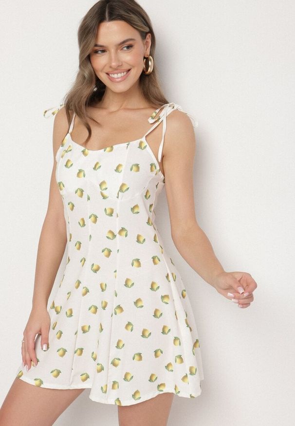 Born2be - Biała Sukienka na Wiązanych Ramiączkach w Cytryny Efrunea. Kolor: biały. Długość rękawa: na ramiączkach. Sezon: lato. Typ sukienki: rozkloszowane