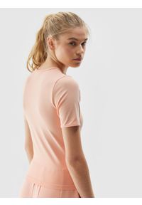 4f - T-shirt slim gładki damski - koral. Kolor: różowy. Materiał: elastan, dzianina, bawełna. Wzór: gładki