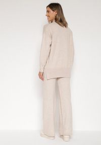Born2be - Jasnobeżowy Klasyczny Dzianinowy Komplet z Wiskozą Szerokie Spodnie i Sweter Półgolf Reillena. Kolor: beżowy. Materiał: dzianina, wiskoza #7