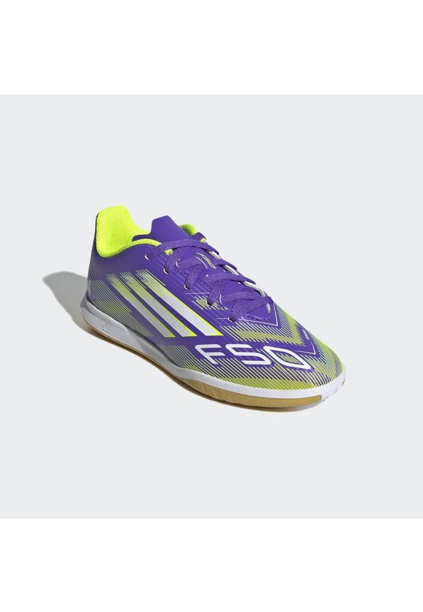 Adidas - Buty do piłki nożnej halowej dla dzieci ADIDAS F50 Club Futsal. Szerokość cholewki: normalna. Wzór: gładki. Sport: piłka nożna