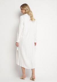 Born2be - Biała Koszulowa Sukienka z Lnem i Wiskozą z Regulowanymi Rękawami Melvezia. Okazja: na co dzień. Kolor: biały. Materiał: len, wiskoza. Typ sukienki: koszulowe. Styl: casual #4