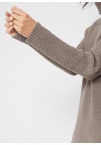 Sweter z golfem bonprix brunatny. Typ kołnierza: golf. Kolor: brązowy. Materiał: materiał, poliester, elastan, akryl #4