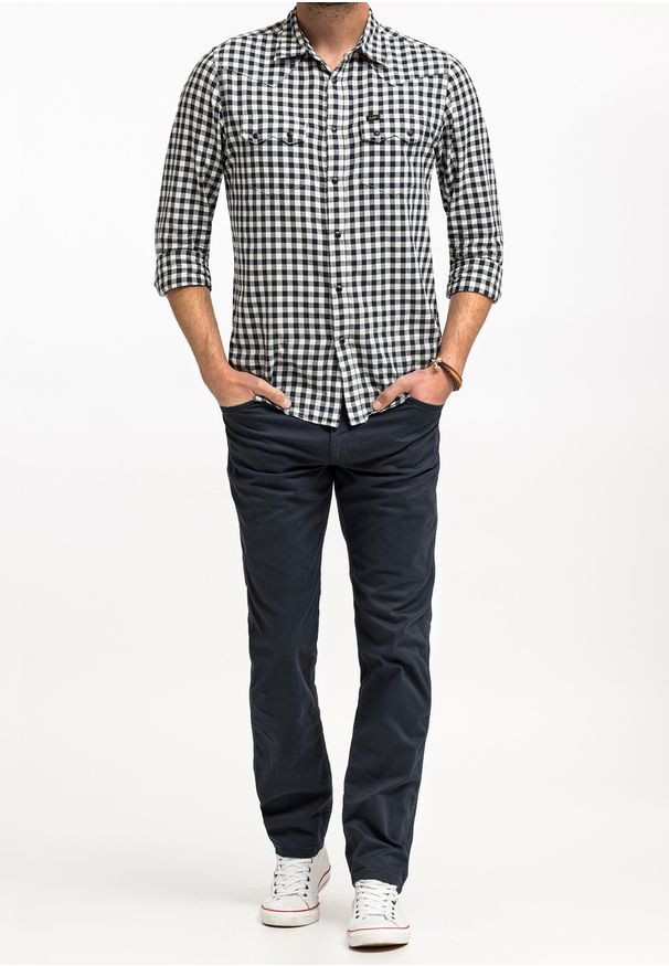 Wrangler - WRANGLER GREENSBORO MĘSKIE SPODNIE MATERIAŁOWE CHINO CHINOSY MARINE NAVY W15QOFB14 112320811. Materiał: materiał. Styl: marine