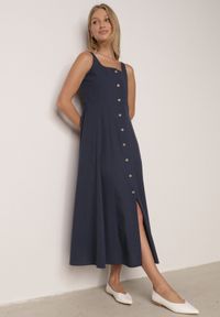 Born2be - Granatowa Rozkloszowana Sukienka z Bawełną Wiskozą i Guzikami Appeia. Okazja: na co dzień. Kolor: niebieski. Materiał: wiskoza, bawełna. Długość rękawa: na ramiączkach. Styl: casual, klasyczny #6