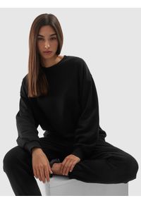 4f - 4F Bluza dresowa nierozpinana bez kaptura uniseks - czarna L. Okazja: na co dzień. Typ kołnierza: bez kaptura. Kolor: czarny. Materiał: dresówka. Wzór: gładki, ze splotem. Styl: sportowy, klasyczny, casual