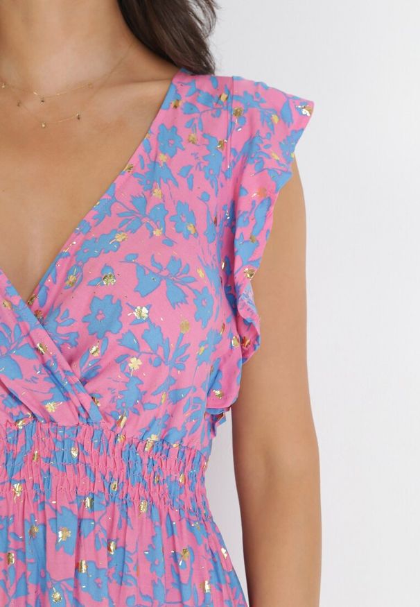 Born2be - Fioletowa Rozkloszowana Sukienka z Wiskozy Ozdobiona Metalicznym Nadrukiem Elulaia. Typ kołnierza: kołnierz z falbankami. Kolor: fioletowy. Materiał: wiskoza. Wzór: nadruk, aplikacja. Typ sukienki: kopertowe