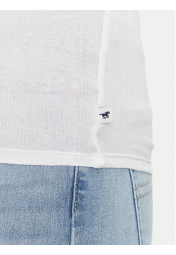 Mustang Top Lynn 1013930 Biały Slim Fit. Kolor: biały. Materiał: bawełna