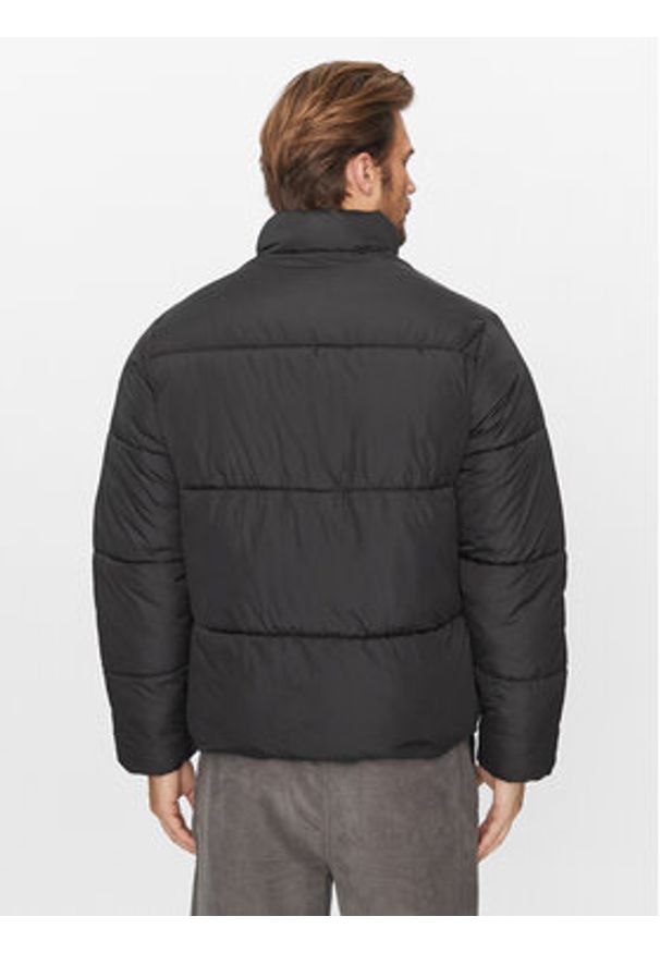 Jack & Jones Kurtka zimowa 12238745 Czarny Regular Fit. Kolor: czarny. Materiał: syntetyk. Sezon: zima