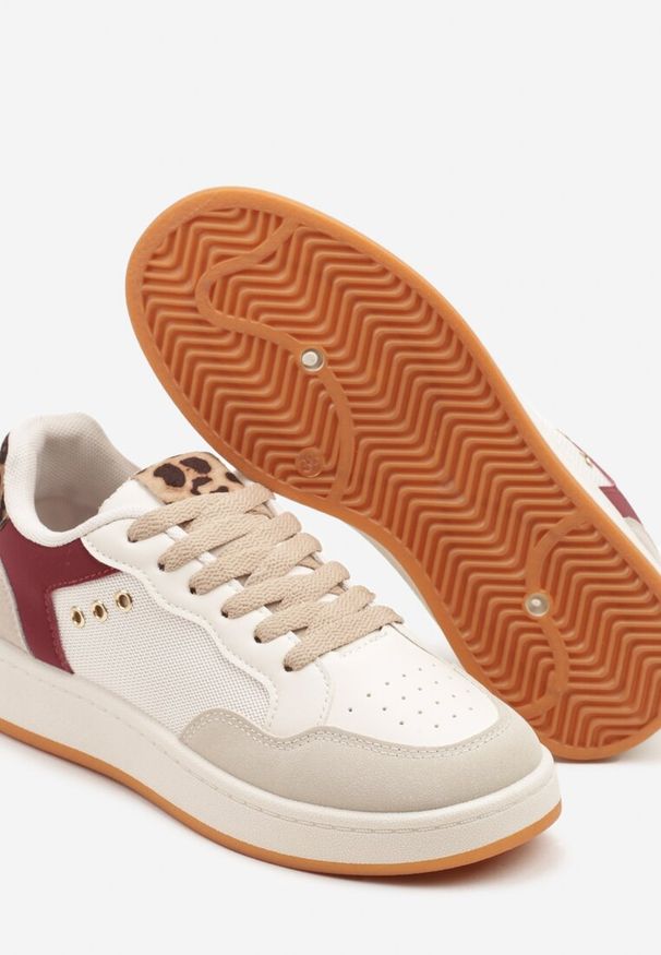 Renee - Beżowo-Bordowe Streetwearowe Sneakersy Zdobione Przeszyciami Neonisea. Okazja: na co dzień, na spacer. Kolor: beżowy. Materiał: jeans. Wzór: aplikacja. Sport: turystyka piesza