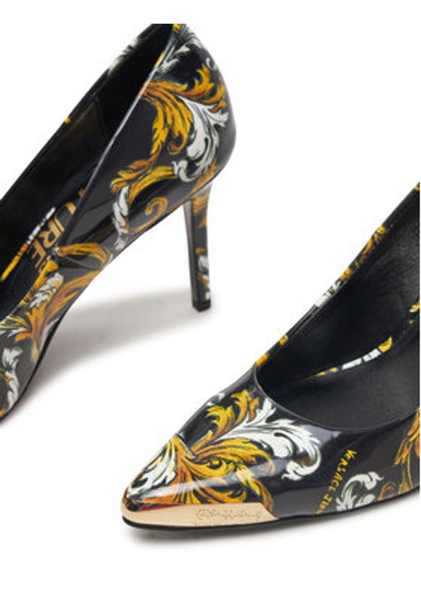 Versace Jeans Couture Szpilki 78VA3S50 Czarny. Kolor: czarny. Materiał: skóra. Obcas: na szpilce