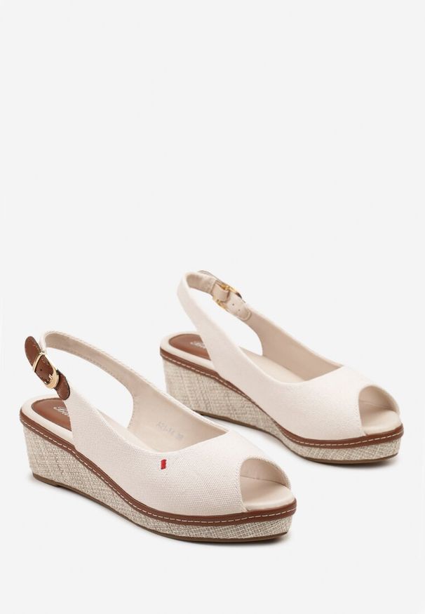 Renee - Beżowe Sandały na Plecionym Koturnie bez Pięty Danea. Okazja: na spacer. Nosek buta: otwarty. Zapięcie: pasek. Kolor: beżowy. Materiał: len. Sezon: lato. Obcas: na koturnie