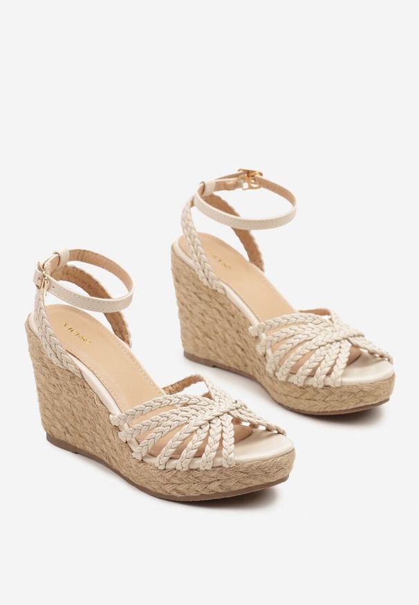 Born2be - Beżowe Sandały Vices na Koturnie Ozdobione Plecionką Neolonisa. Okazja: na co dzień. Zapięcie: sprzączka. Kolor: beżowy. Wzór: aplikacja. Sezon: lato. Obcas: na koturnie. Styl: elegancki, casual, klasyczny