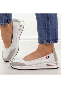 Białe wt/gr skórzane półbuty damskie Filippo Dp6134/26. Nosek buta: okrągły. Kolor: biały. Materiał: skóra. Szerokość cholewki: normalna. Sezon: wiosna, jesień, lato. Styl: klasyczny #1