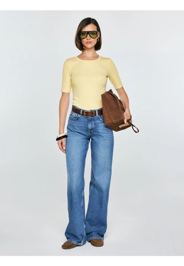 Big-Star - Koszulka damska w prążek żółta Imija 200. Okazja: na co dzień. Kolor: żółty. Materiał: prążkowany, dzianina, jeans, materiał. Długość rękawa: krótki rękaw. Wzór: prążki. Sezon: wiosna, lato. Styl: casual, elegancki