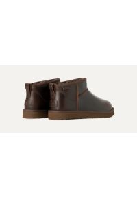 Ugg - Śniegowce męskie UGG Classic Ultra Mini Leather Regenerate Boot. Okazja: na plażę. Kolor: brązowy. Materiał: materiał. Sezon: jesień, lato, zima. Styl: młodzieżowy #3