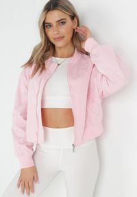 Born2be - Różowa Kurtka Bomberka z Szerokimi Rękawami Zdobionymi Kieszonkami Bryar. Kolor: różowy. Długość: krótkie. Wzór: aplikacja #3