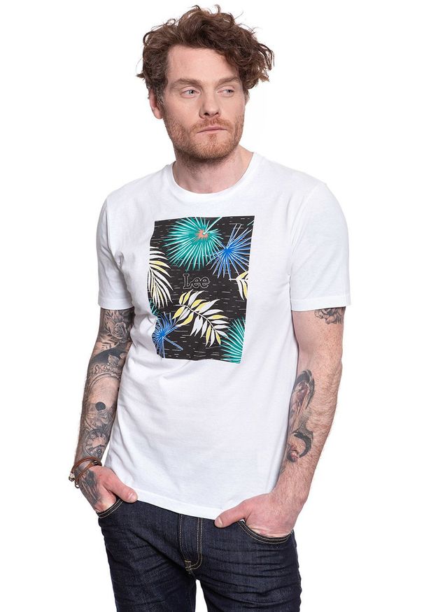 Lee - LEE BOTANICAL PRINT TEE BLACK L61IFE01. Okazja: na uczelnię, na randkę, do pracy, na co dzień. Typ kołnierza: kaptur. Materiał: bawełna, jeans, materiał. Wzór: nadruk. Styl: sportowy, casual, elegancki, klasyczny