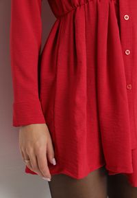 Born2be - Czerwona Asymetryczna Sukienka o Koszulowym Kroju z Gumką w Talii Elodina. Kolor: czerwony. Długość rękawa: długi rękaw. Typ sukienki: koszulowe, asymetryczne. Styl: elegancki, sportowy #2