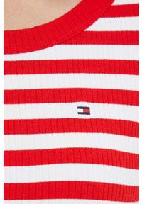 TOMMY HILFIGER - Tommy Hilfiger longsleeve damski kolor czerwony. Kolor: czerwony. Materiał: materiał, dzianina, prążkowany. Długość rękawa: długi rękaw. Długość: długie. Wzór: aplikacja #5